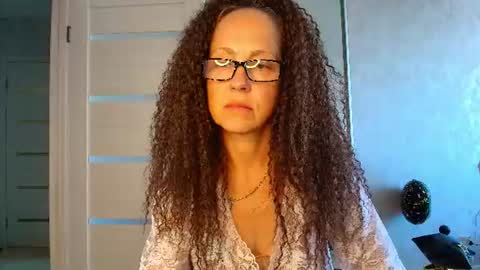 Liora Weiss online show from 13, 6, 2026