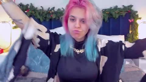 Snapshot of lirabelles chatting on 15, 1, 2026 hello Ill be waiting for you during these hours tue 10am-5pm wed 3am-5pm thu 3am-5pm fri 3am-10am sat 10am-5pm sun 3am-1GMT online show from 15, 1, 2026