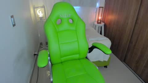 Lisa  online show from 8, 3, 2025