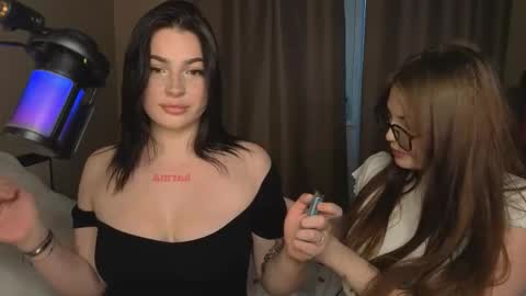 Snapshot of lisaanddenis chatting on 28, 9, 2025 Lisa and Den online show from 28, 9, 2025