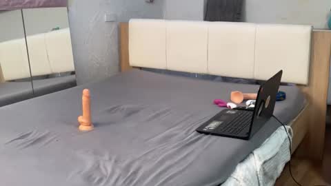 Snapshot of lisaloch666 chatting on 15, 1, 2026 cristin online show from 15, 1, 2026