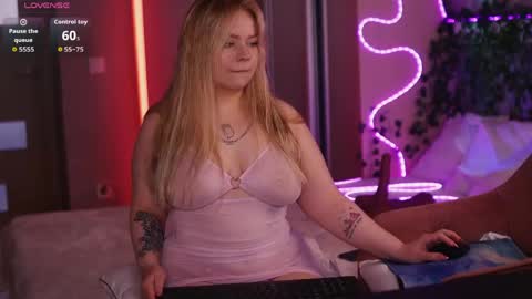 Snapshot of lisalovesweet chatting on 25, 4, 2026 Lisa online show from 25, 4, 2026