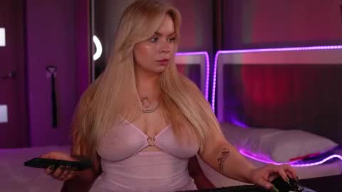 Snapshot of lisalovesweet chatting on 14, 5, 2026 Lisa online show from 14, 5, 2026