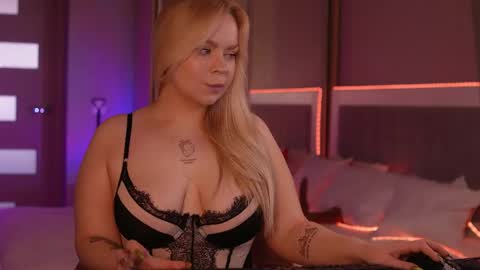 Snapshot of lisalovesweet chatting on 18, 5, 2026 Lisa online show from 18, 5, 2026