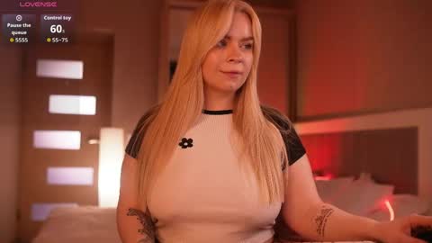 Snapshot of lisalovesweet chatting on 1, 6, 2026 Lisa online show from 1, 6, 2026