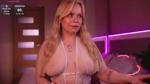 Snapshot of lisalovesweet chatting on 7, 6, 2026 Lisa online show from 7, 6, 2026