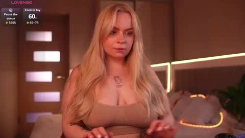 Snapshot of lisalovesweet chatting on 8, 6, 2026 Lisa online show from 8, 6, 2026