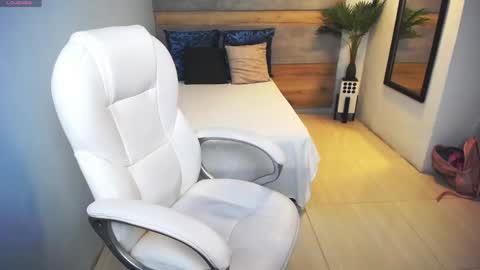 Liseth Fox online show from 22, 2, 2025