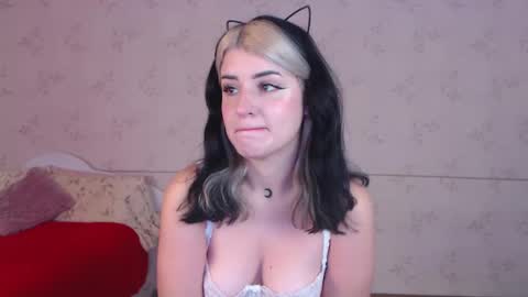 Snapshot of lissalucy chatting on 26, 11, 2025 Alice Dont forget to thumbs up its very important online show from 26, 11, 2025