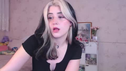 Snapshot of lissalucy chatting on 12, 3, 2026 Alice Dont forget to thumbs up its very important online show from 12, 3, 2026