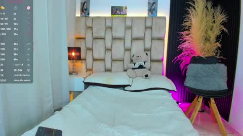 Sophie ---- connected from 1400 to 2100 Colombia time online show from 23, 4, 2026