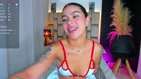 Sophie ---- connected from 1400 to 2100 Colombia time online show from 27, 4, 2026