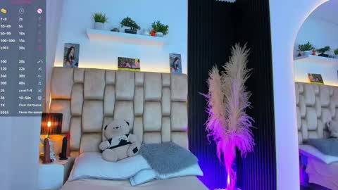 Sophie ---- connected from 1400 to 2100 Colombia time online show from 27, 7, 2026