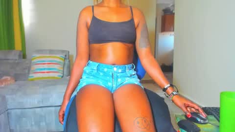 Snapshot of little_africa chatting on 6, 1, 2025 little_africa online show from 6, 1, 2025