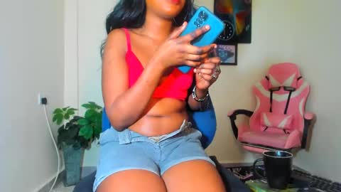 Snapshot of little_africa chatting on 6, 3, 2025 little_africa online show from 6, 3, 2025