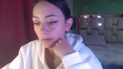 Snapshot of little_aphrodite2 chatting on 14, 12, 2025 Aliciaparaisss online show from 14, 12, 2025