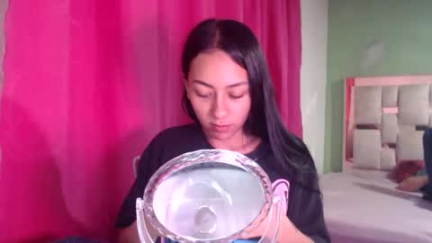 Snapshot of little_aphrodite2 chatting on 21, 12, 2025 Aliciaparaisss online show from 21, 12, 2025