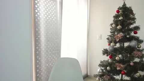 Little Effy online show from 12, 12, 2024