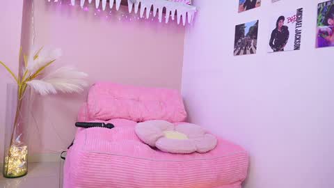 Little Effy online show from 14, 12, 2024