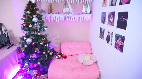 Little Effy online show from 20, 12, 2024