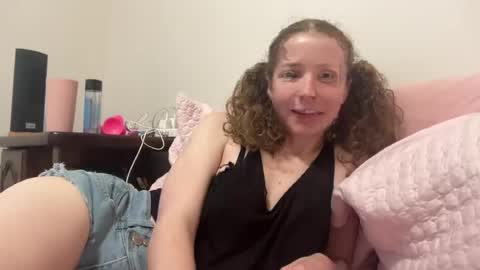 Kitty Chloe and Tamer online show from 12, 6, 2026