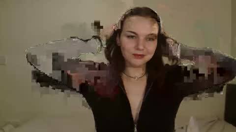 Snapshot of little_kinky_gal chatting on 21, 10, 2025 little_kinky_gal online show from 21, 10, 2025