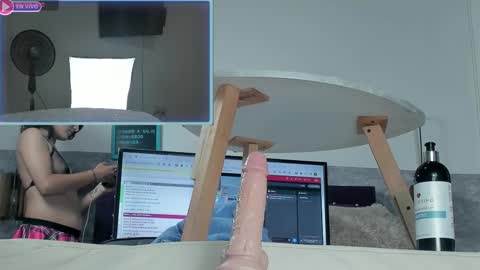 Snapshot of little_lili19 chatting on 12, 1, 2025 Lili online show from 12, 1, 2025