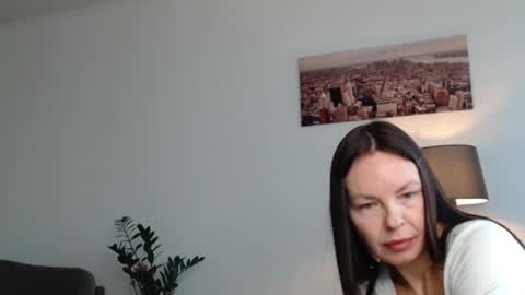 Nicole online show from 9, 9, 2025