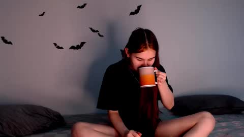 Snapshot of little_owlx chatting on 23, 10, 2025 Alice.. online show from 23, 10, 2025