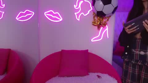 Snapshot of little_paulette chatting on 5, 7, 2026 Paulette online show from 5, 7, 2026