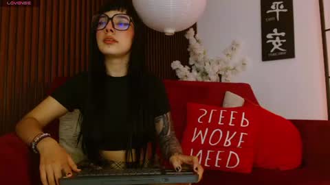 Snapshot of little_paulette chatting on 1, 8, 2026 Paulette online show from 1, 8, 2026