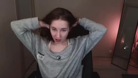 little_pretty_woman online show from 11, 10, 2025