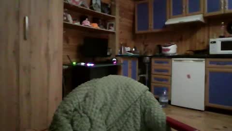 little_shygirl_ online show from 22, 9, 2025