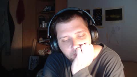 Snapshot of littlealien7 chatting on 13, 11, 2025 littlealien7 online show from 13, 11, 2025