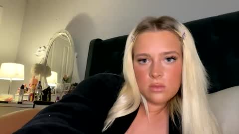 Littleblonde010 online show from 18, 7, 2026