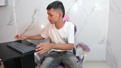 Snapshot of littlecum18 chatting on 26, 6, 2026 Pipe online show from 26, 6, 2026