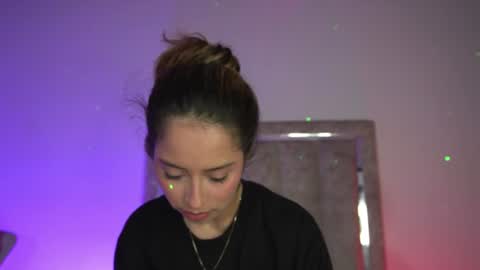 littlee_emma_ online show from 16, 6, 2026