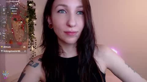 Snapshot of littlehanna1 chatting on 9, 3, 2026 babywillsmile online show from 9, 3, 2026