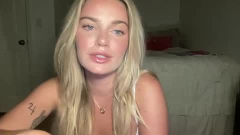 Marciabrady online show from 8, 9, 2025