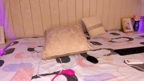 im olivia IG littleolivia01 online show from 28, 7, 2026