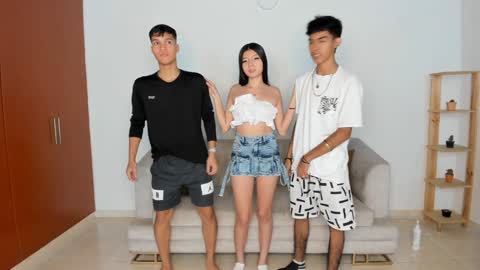 Snapshot of littlesexualworld chatting on 4, 2, 2025 - Eileen - Izzy - Stiven online show from 4, 2, 2025