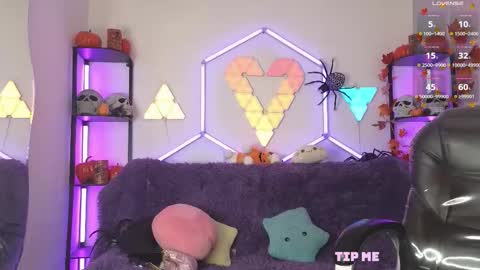 littlevixen18 online show from 8, 10, 2025