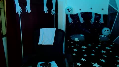 Snapshot of littlextrem chatting on 24, 10, 2025 Eros online show from 24, 10, 2025