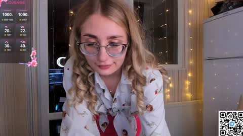 Snapshot of livyybosom chatting on 7, 1, 2025 My name is Livy Nice to meet you Thumbs up please its important online show from 7, 1, 2025