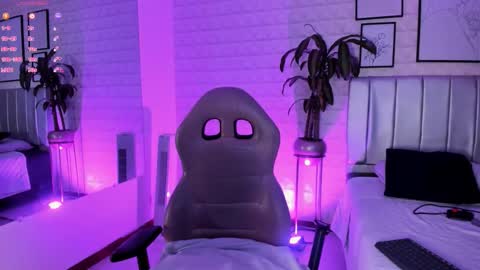  Lizzie  online show from 26, 11, 2025