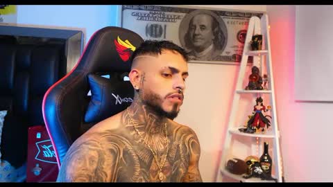 logan_hugh8 online show from 20, 2, 2025