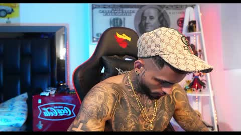 logan_hugh8 online show from 24, 2, 2025