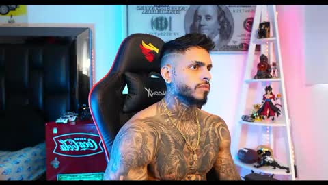 logan_hugh8 online show from 26, 2, 2025