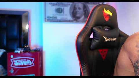 logan_hugh8 online show from 28, 2, 2025