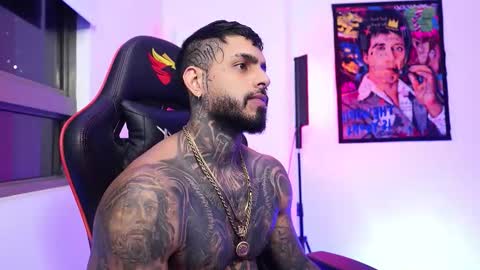 logan_hugh8 online show from 12, 11, 2025